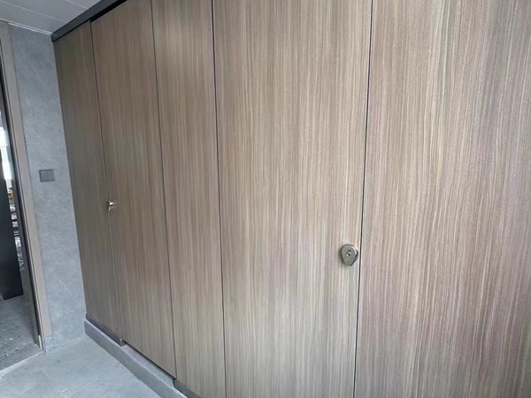 木質衛(wèi)生間隔斷